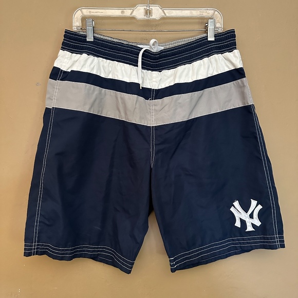 New York Yankees Swim Trunks Large 36-44" waist 9" inseam Gently worn 100% poly - Picture 2 of 4